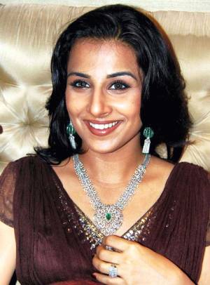 Vidya looking to play roles in tales of extramarital affair